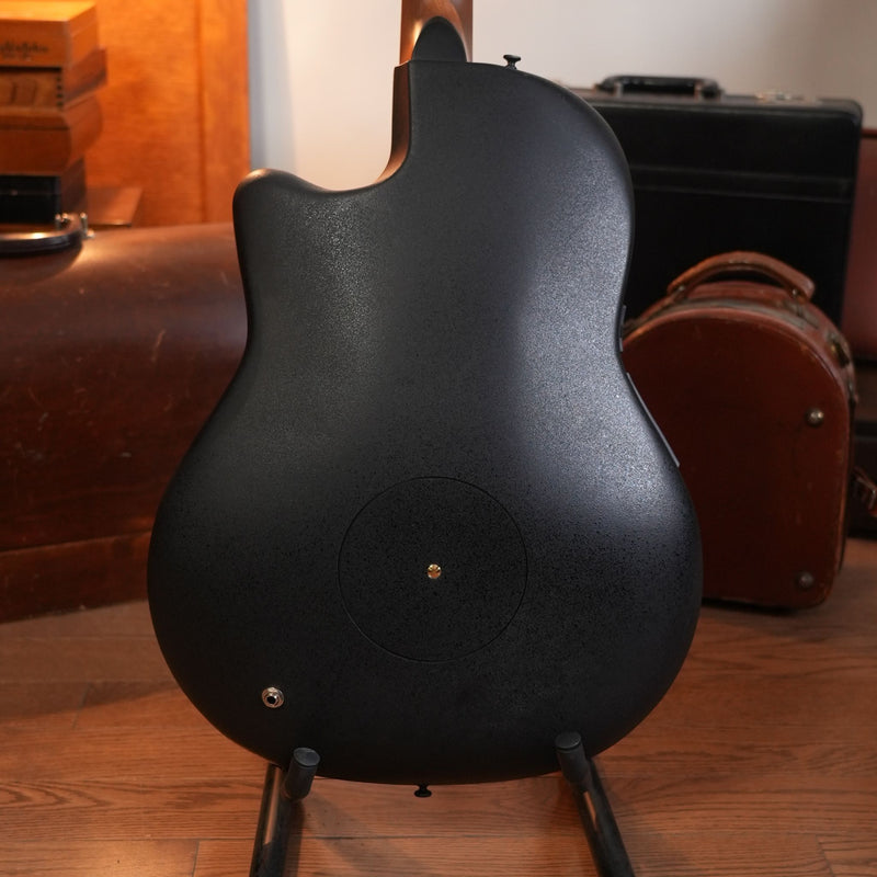 Ovation CS257 Celebrity Deluxe