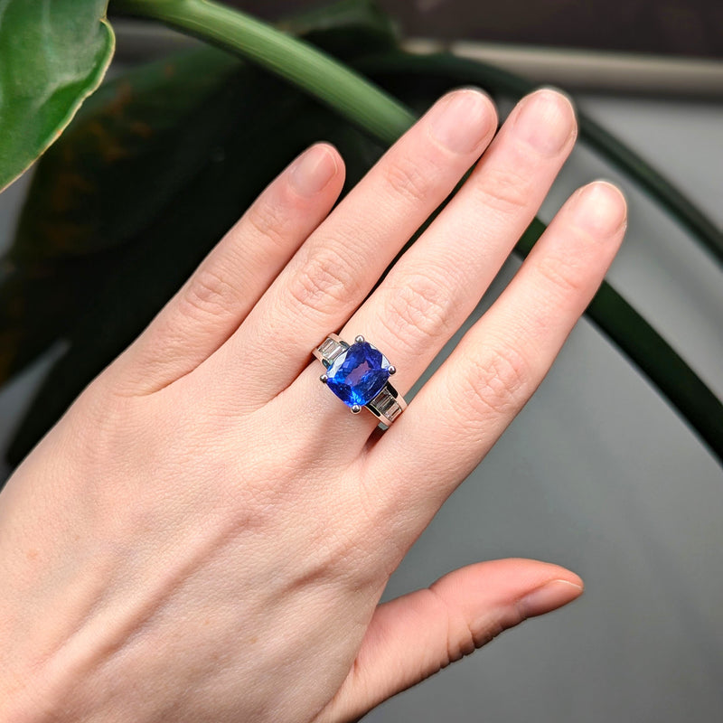 Tanzanite & Diamond Ring